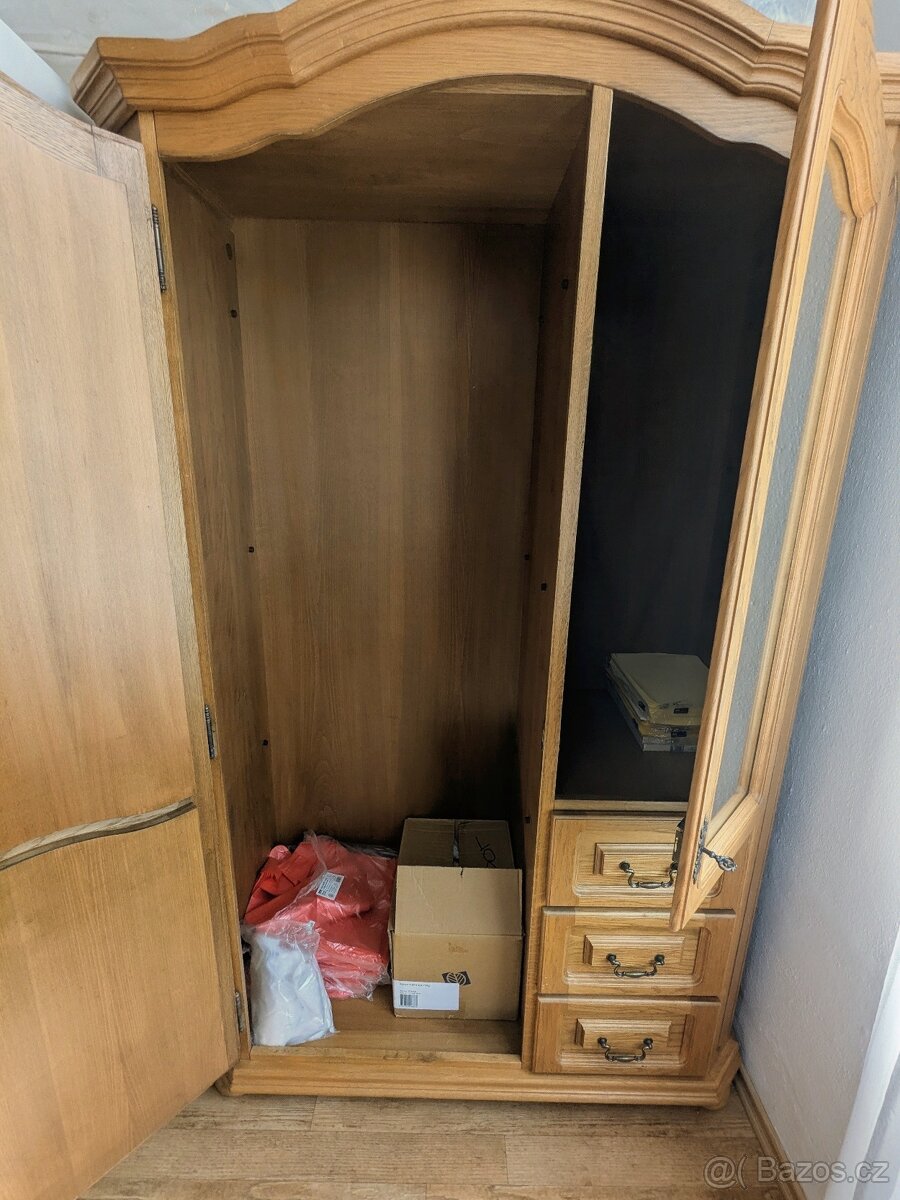 Velmi zachovalý rustikální nábytek - 2