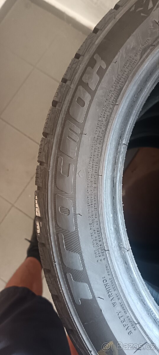 Celoroční pneu 235/45 R17 - 2