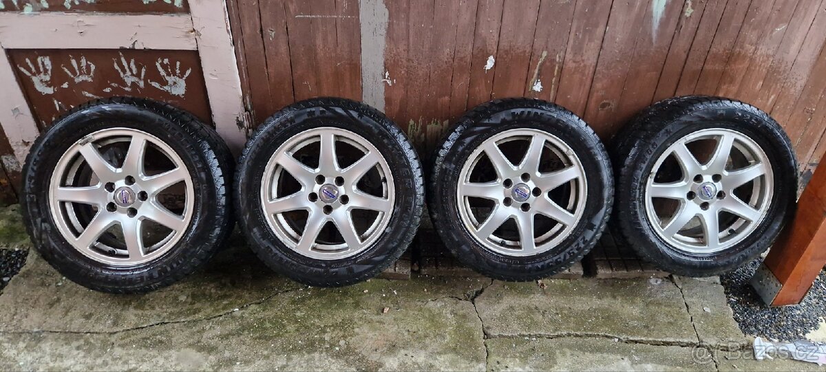 Alu disky 16" VOLVO + zimni pneu 225/55R16
Vše viz. foto - 2