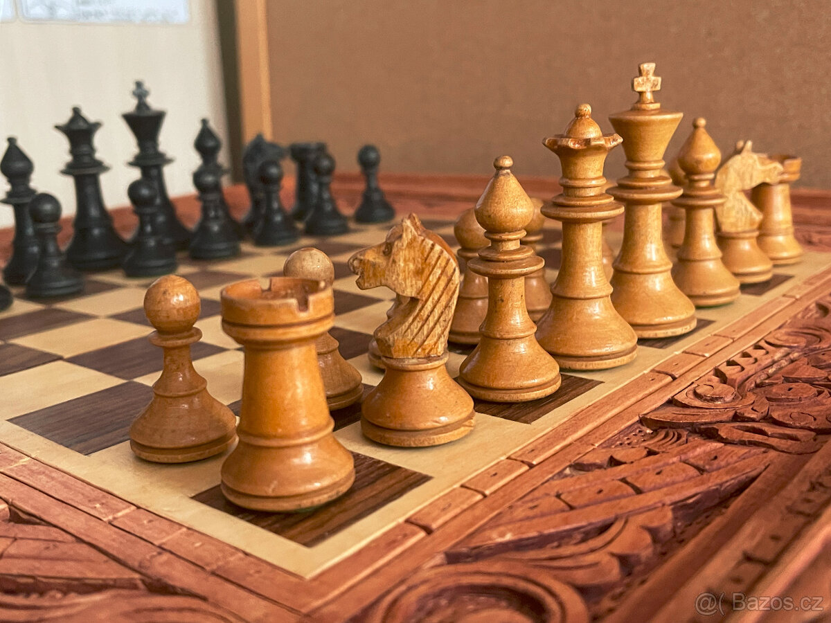 Šachovnice + dřevené šachy - 2