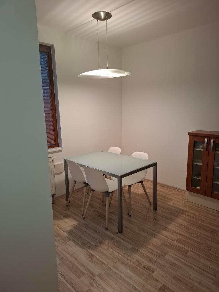 Pronájem bytu 2+kk/ balkon 58 m2 Praha 5 Smíchov - 2