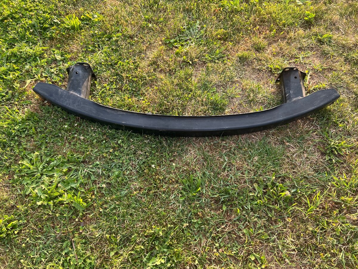 Výztuha předního nárazníku Škoda Superb 1 - 2