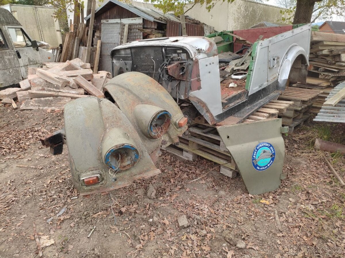 GAZ 69 ARO, rám na motorky, uhlová skříň - 2