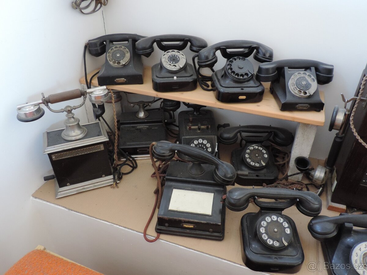 Staré stolní telefony - 2