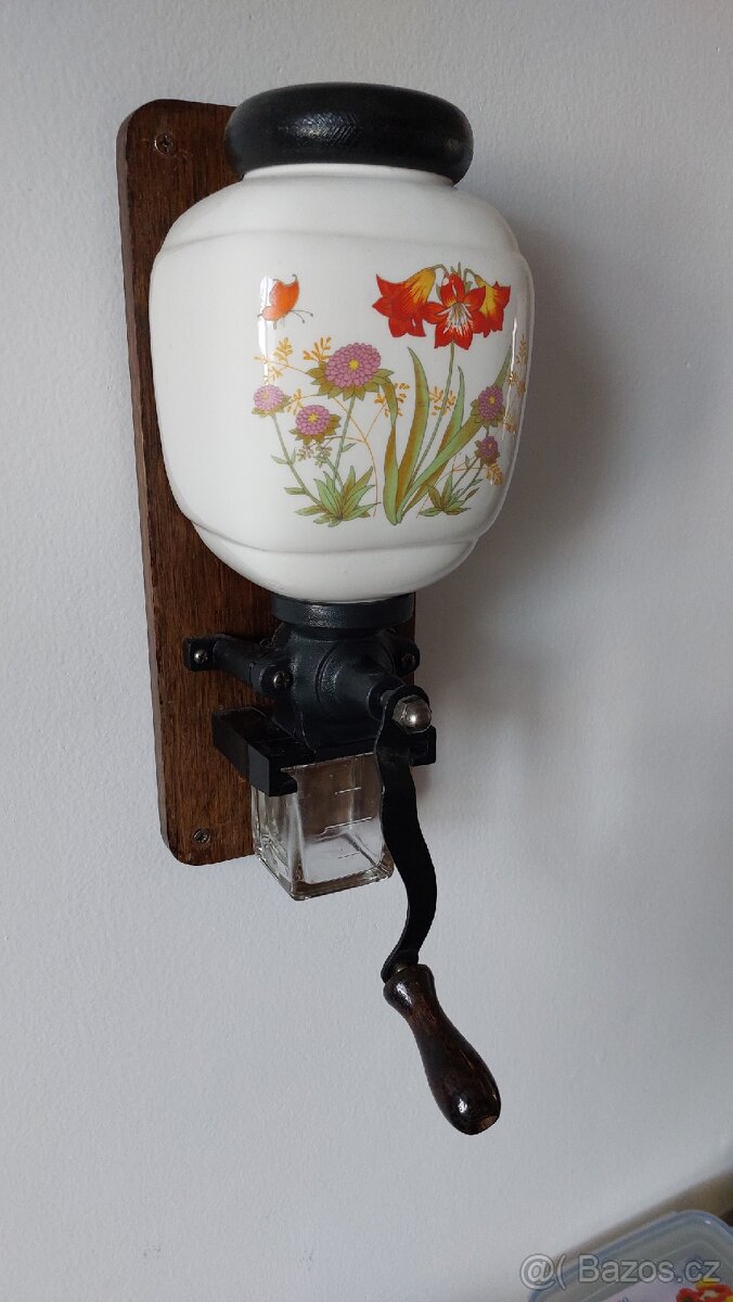 Starý mlýnek na kávu - 2