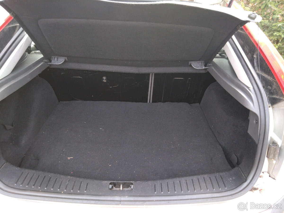 Ford Focus 1,6 benzín - 2