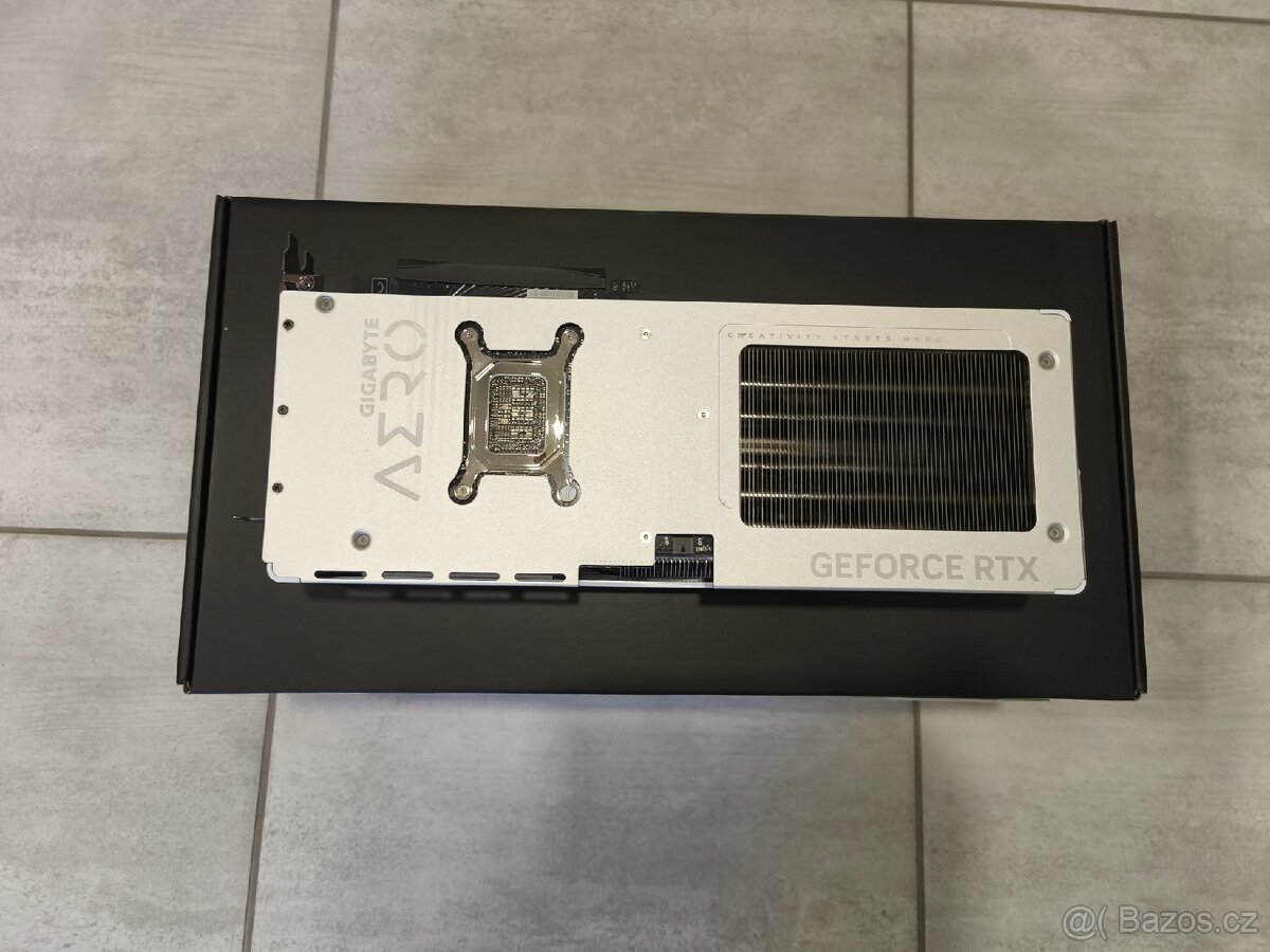 GIGABYTE GeForce RTX 5070 AERO OC 12G - 2