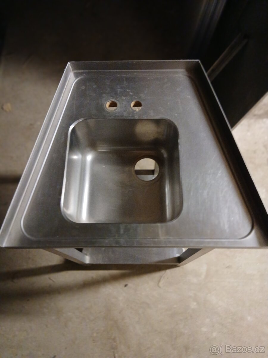 Nerezový stůl s dřezem , ATYP - 2