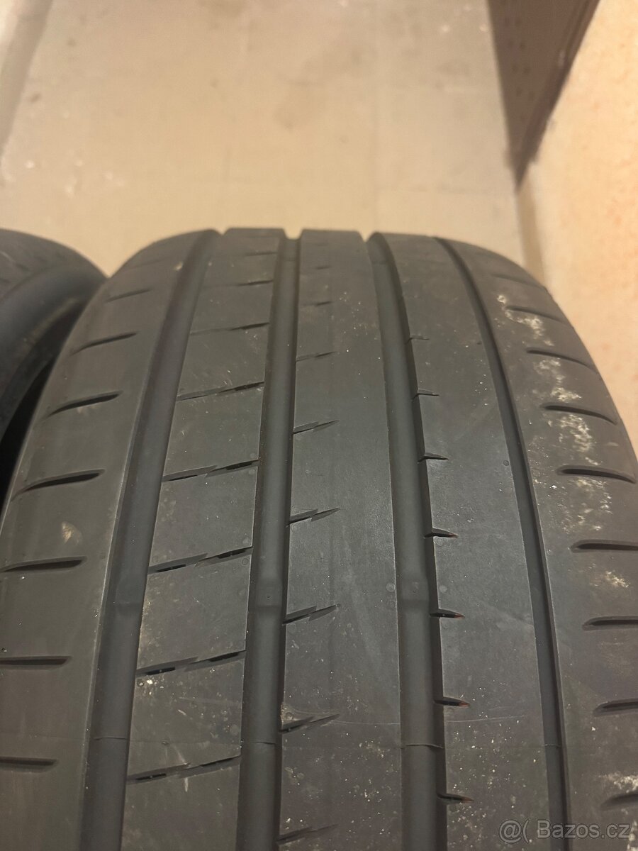 275/40 r20 - 2