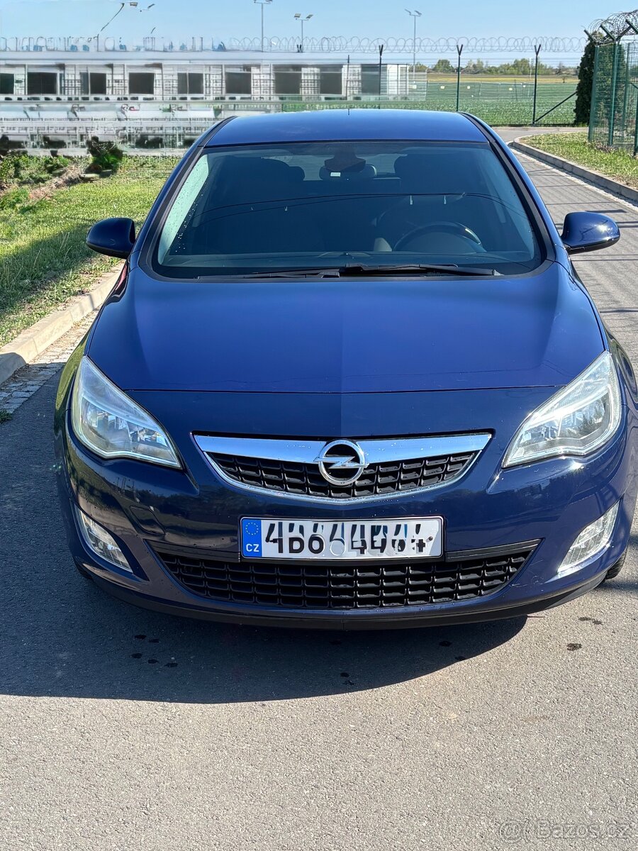 Opel Astra J 1.4 (74kW) r. 2011 - 2