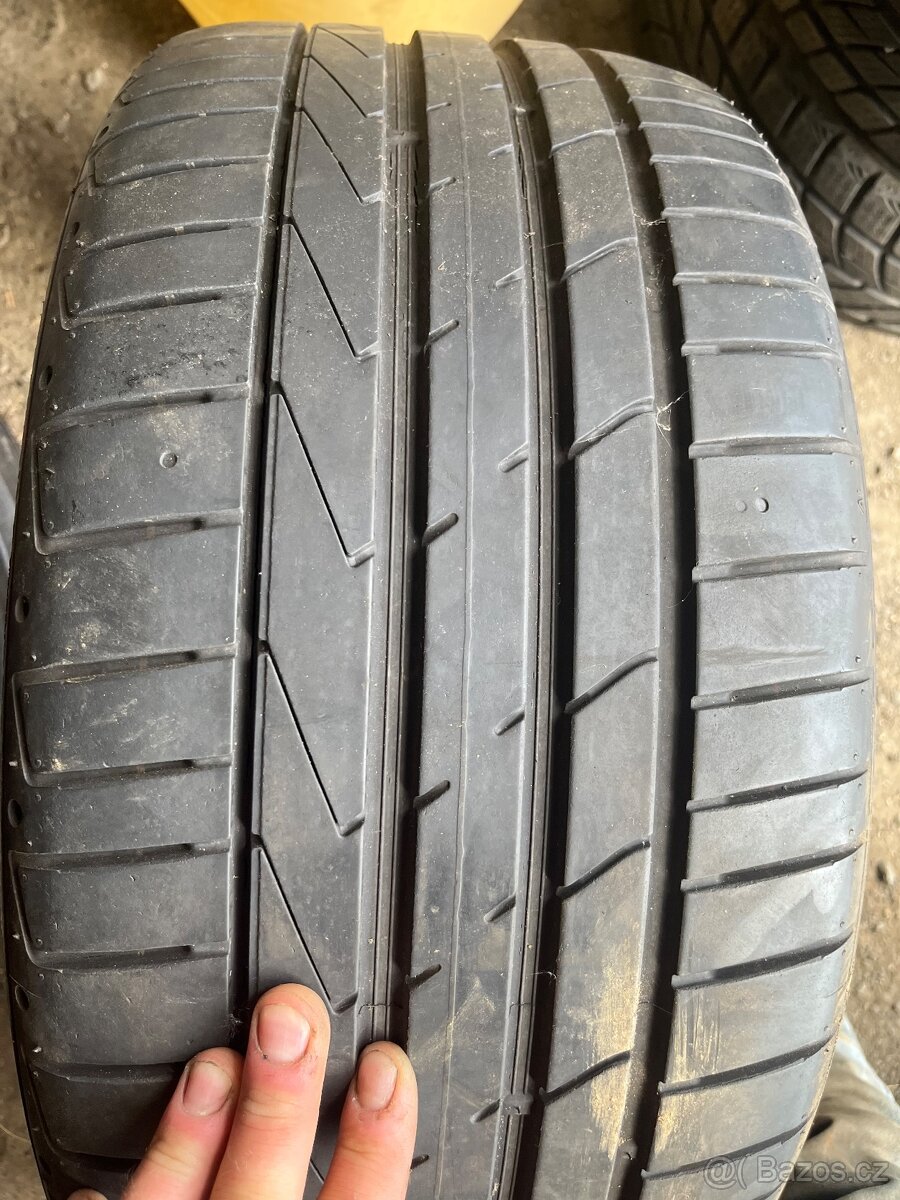 245/40 r18 - 2
