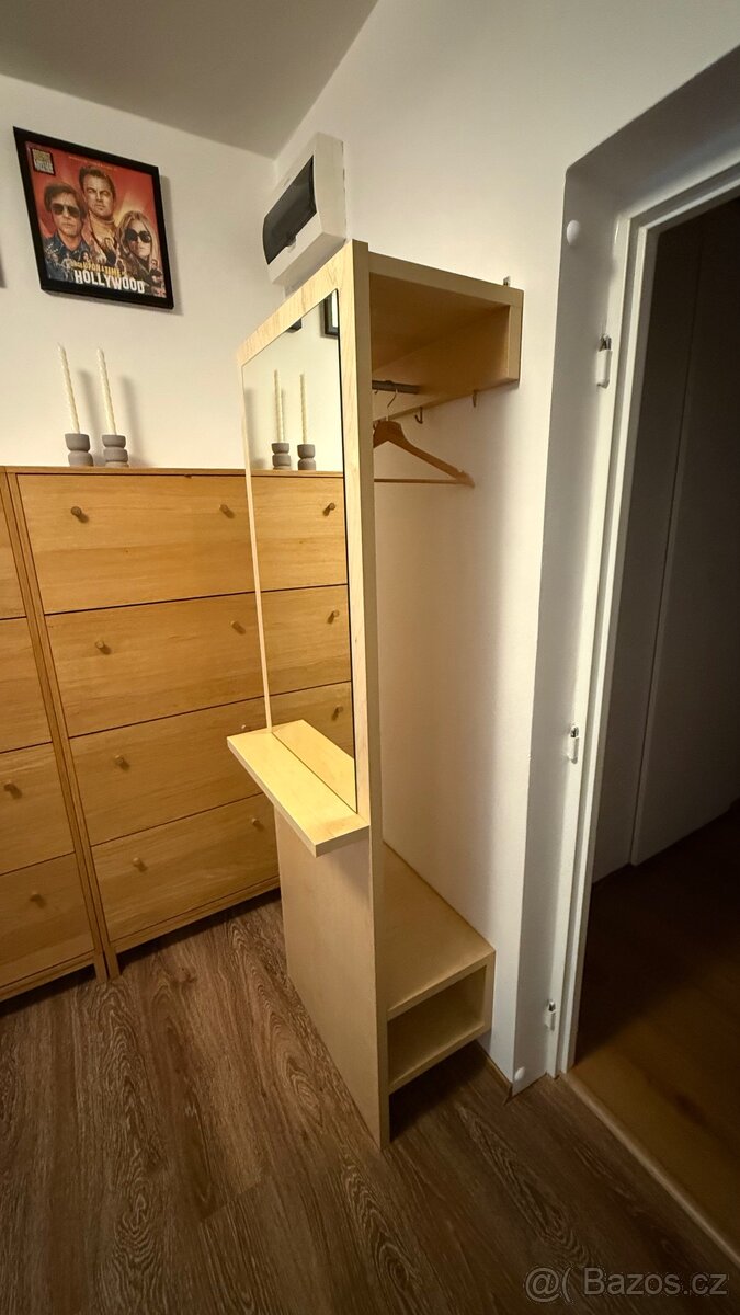 Věšák se zrcadlem - 2