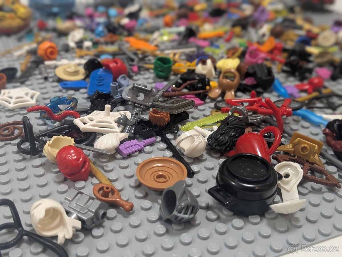 Lego doplňky k minifigurkám - 2