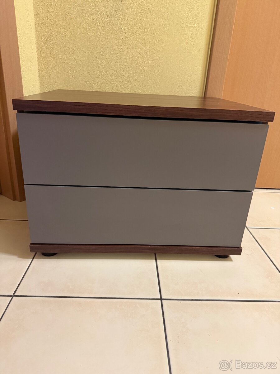 Dva noční stolky - 2