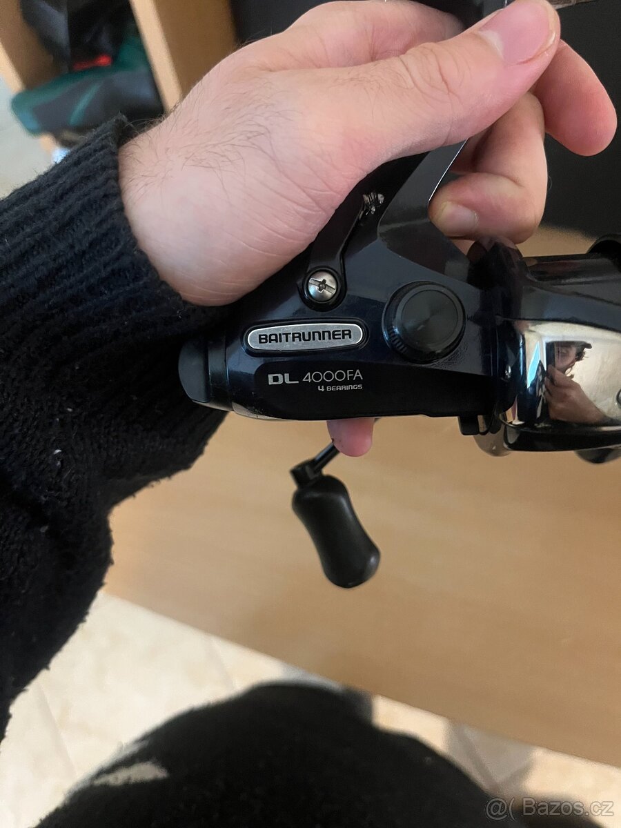 Shimano Baitrunner DL4000FA – rybářský naviják - 2