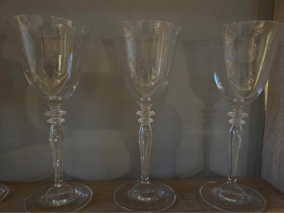 Sklenice a jiné sklo z restaurace - 2