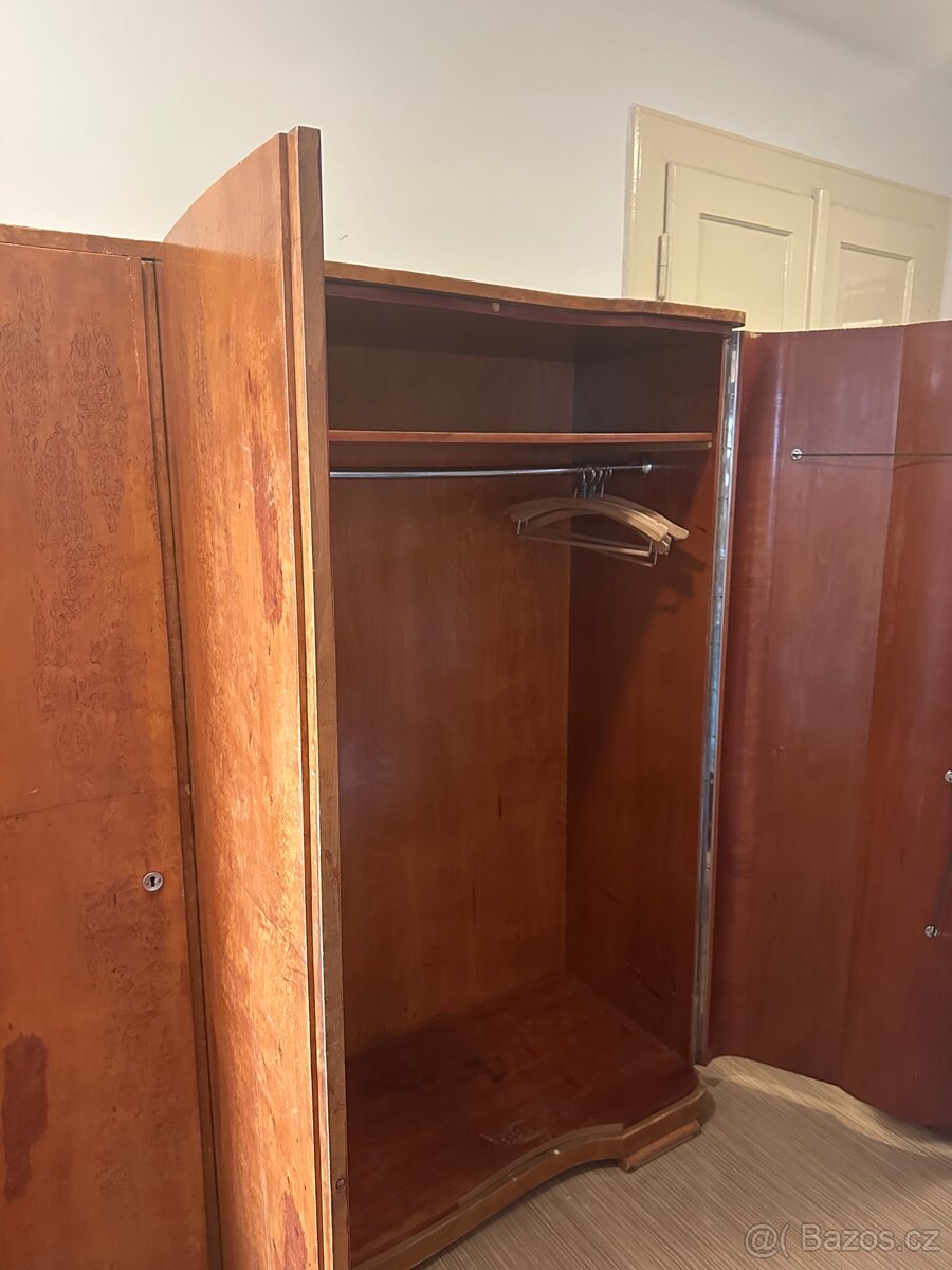 ZDARMA starožitná skříň - 2