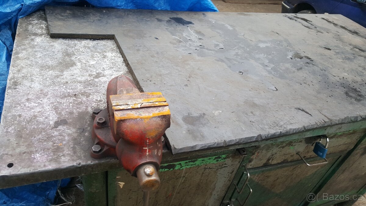 Pracovní stůl se svěrákem - ponk do dílny - 2