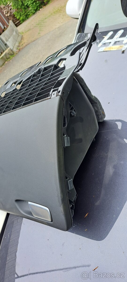 Kastlik spolujezdce audi a4 b8 8k prihradka - 2