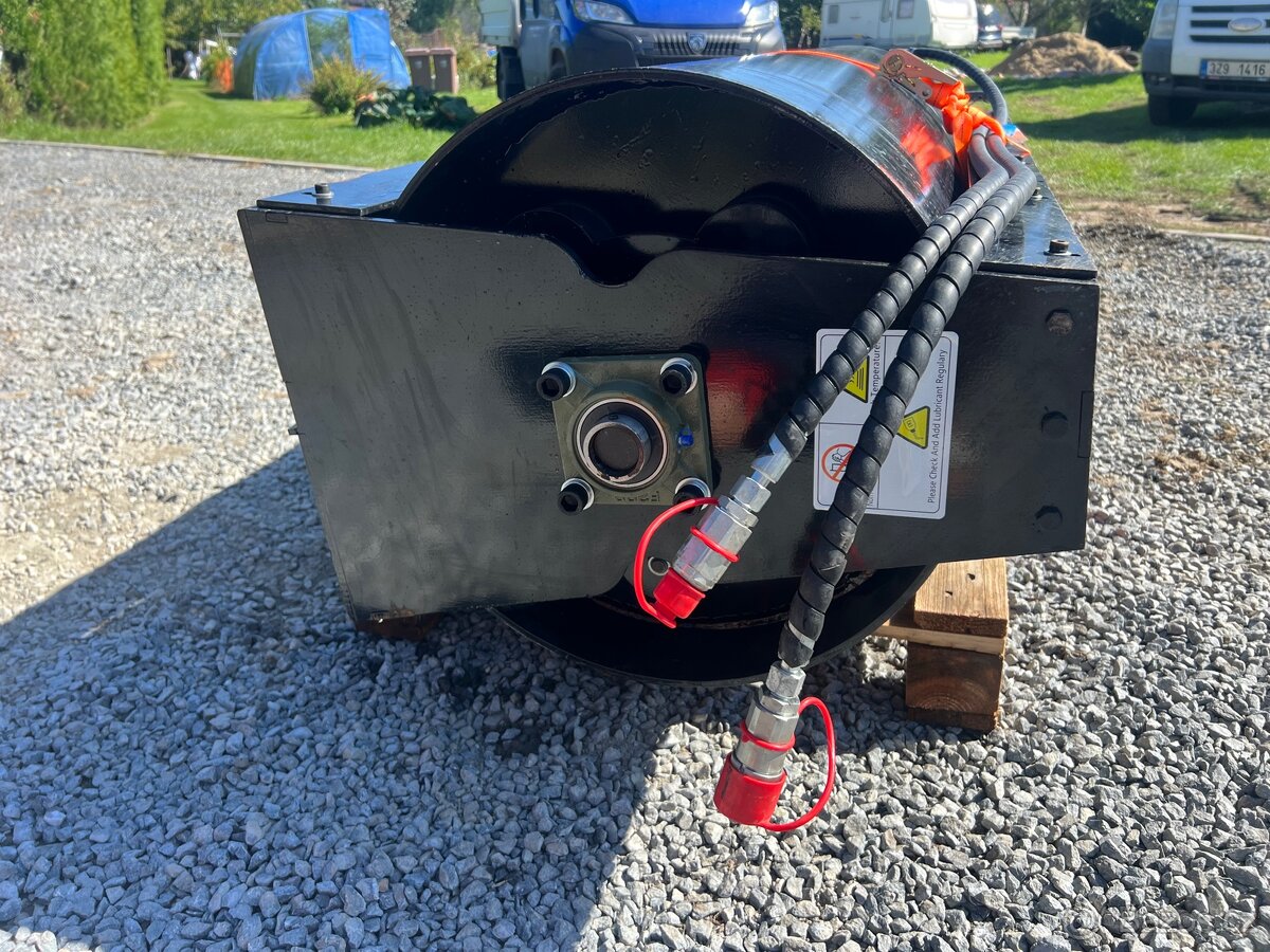 Vibrační válec noví na Smykový Nakladač - 2