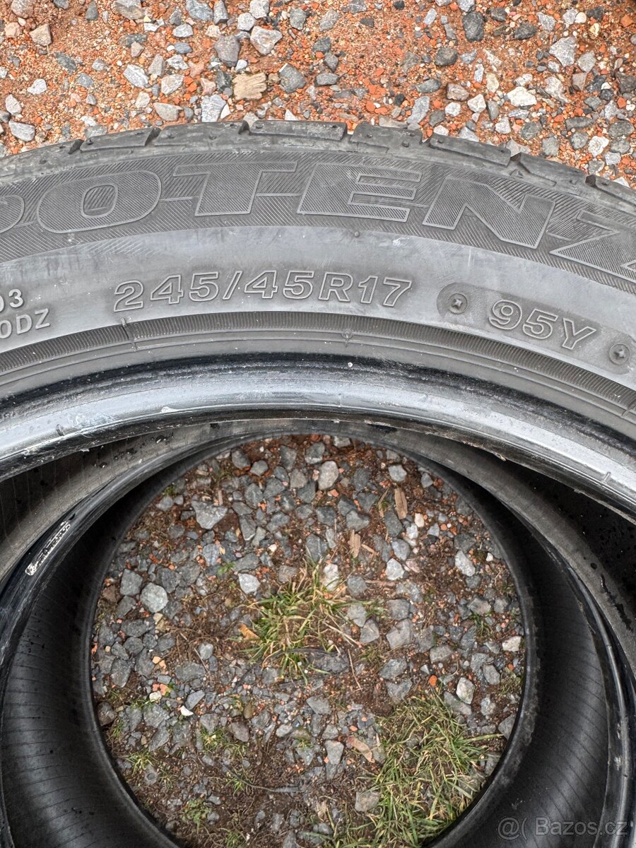245/45/17 letni - 2