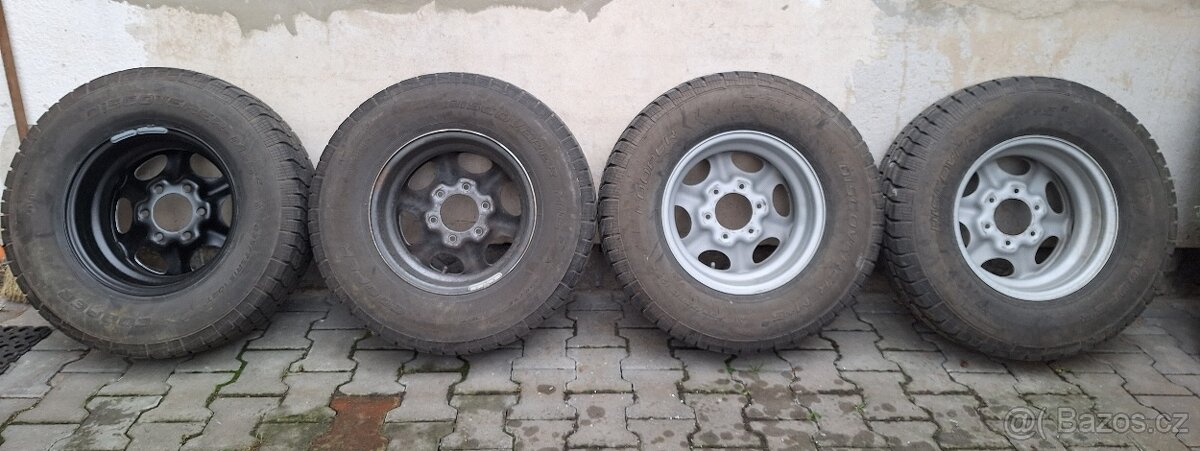 pneu 235/75 R15 - 2
