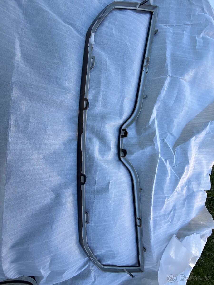 Rámeček masky chladiče octavia 3 - 2