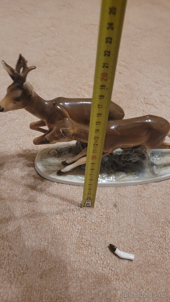 Velka soška srnky v běhu - 2