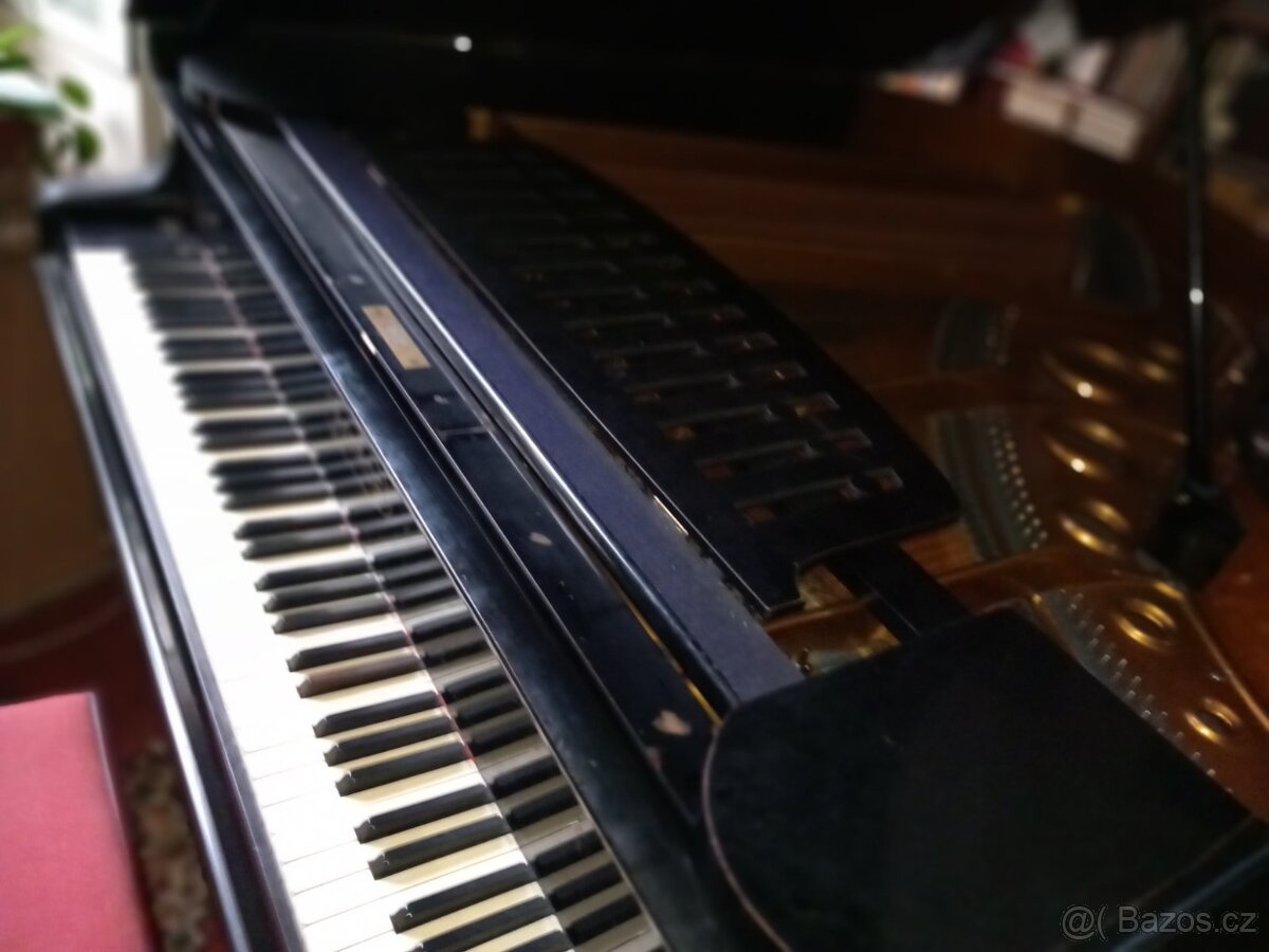 Koncertní křídlo Petrof - 2