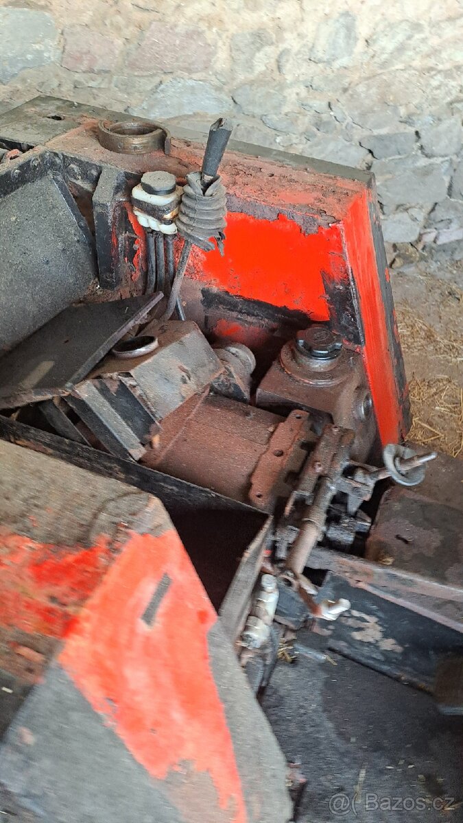 Prodám zadní část malotraktoru mt8 150 32 - 2