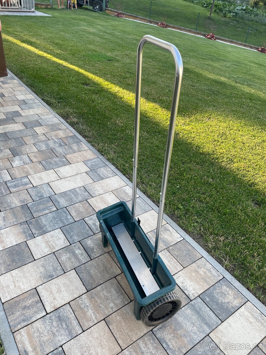 Sypací secí vozík - 2