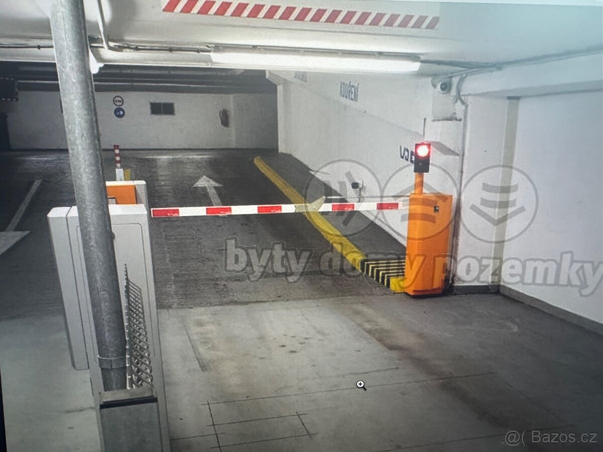 Pronájem velkého SUV garážového stání v Praze 4 - dlouhodobě - 2