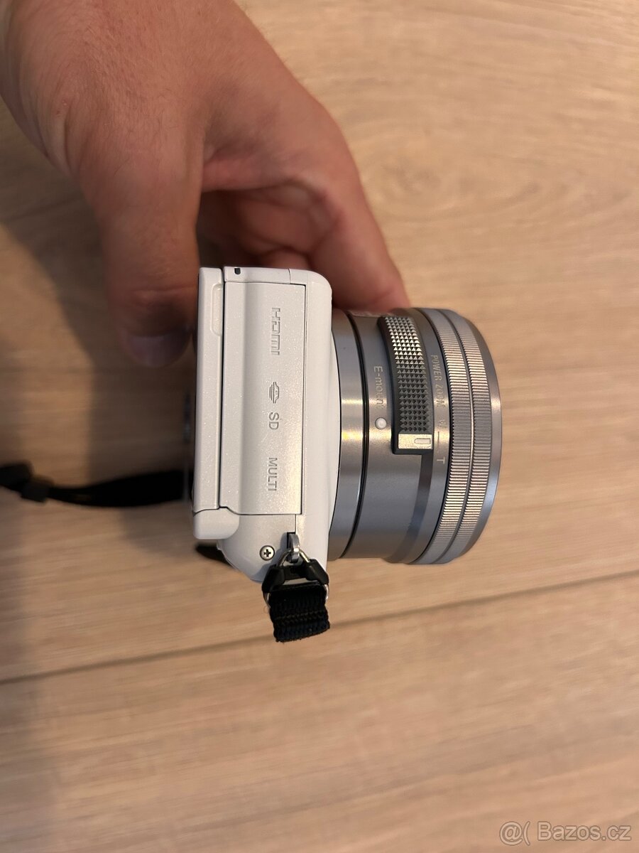 Sony Nex-3N + 2 objektivy + příslušenství - 2