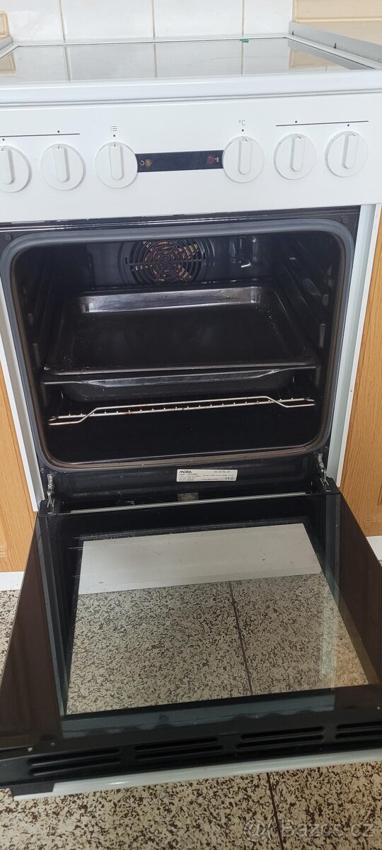 Mora elektrický sporák C 512 BW - 2