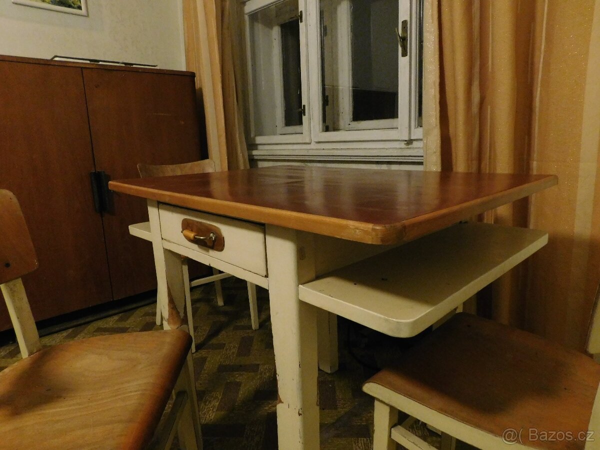 Starý jídelní stůl a židle - 2