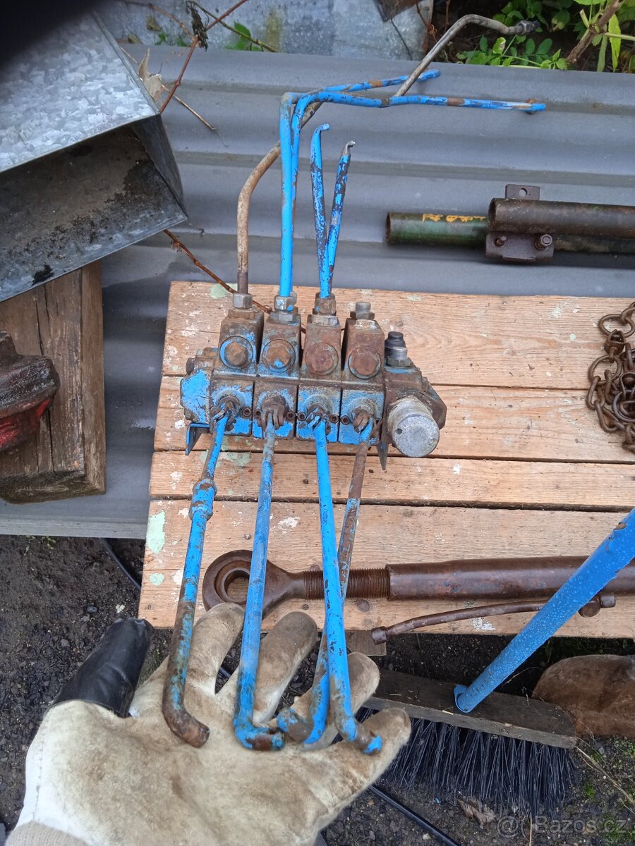 rozvaděč pístnice portál Zetor Crystal - 2