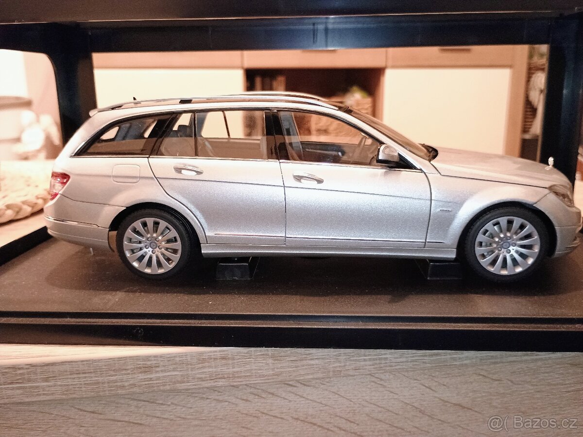 Mercedes-Benz C-Klasse Autoart 1:18 - 2