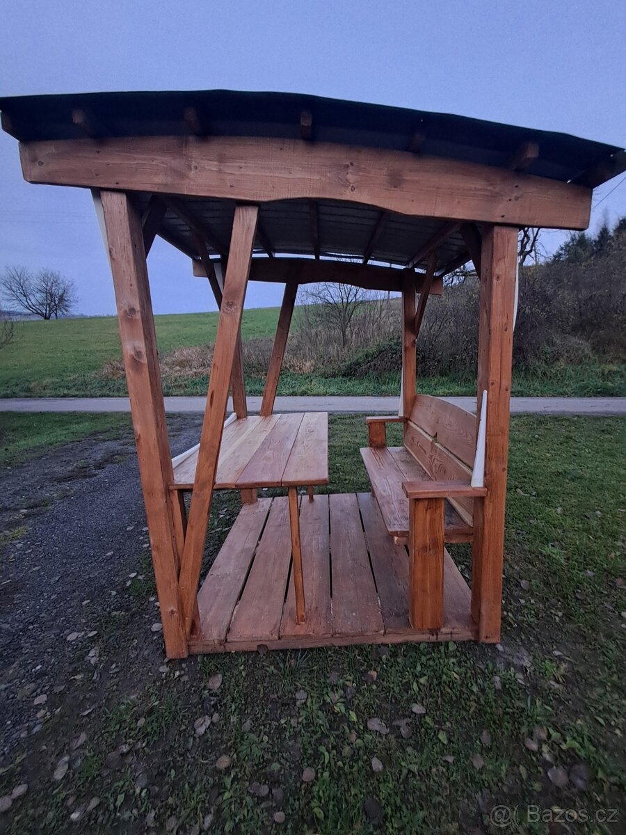 Zastřešené posezení - 2