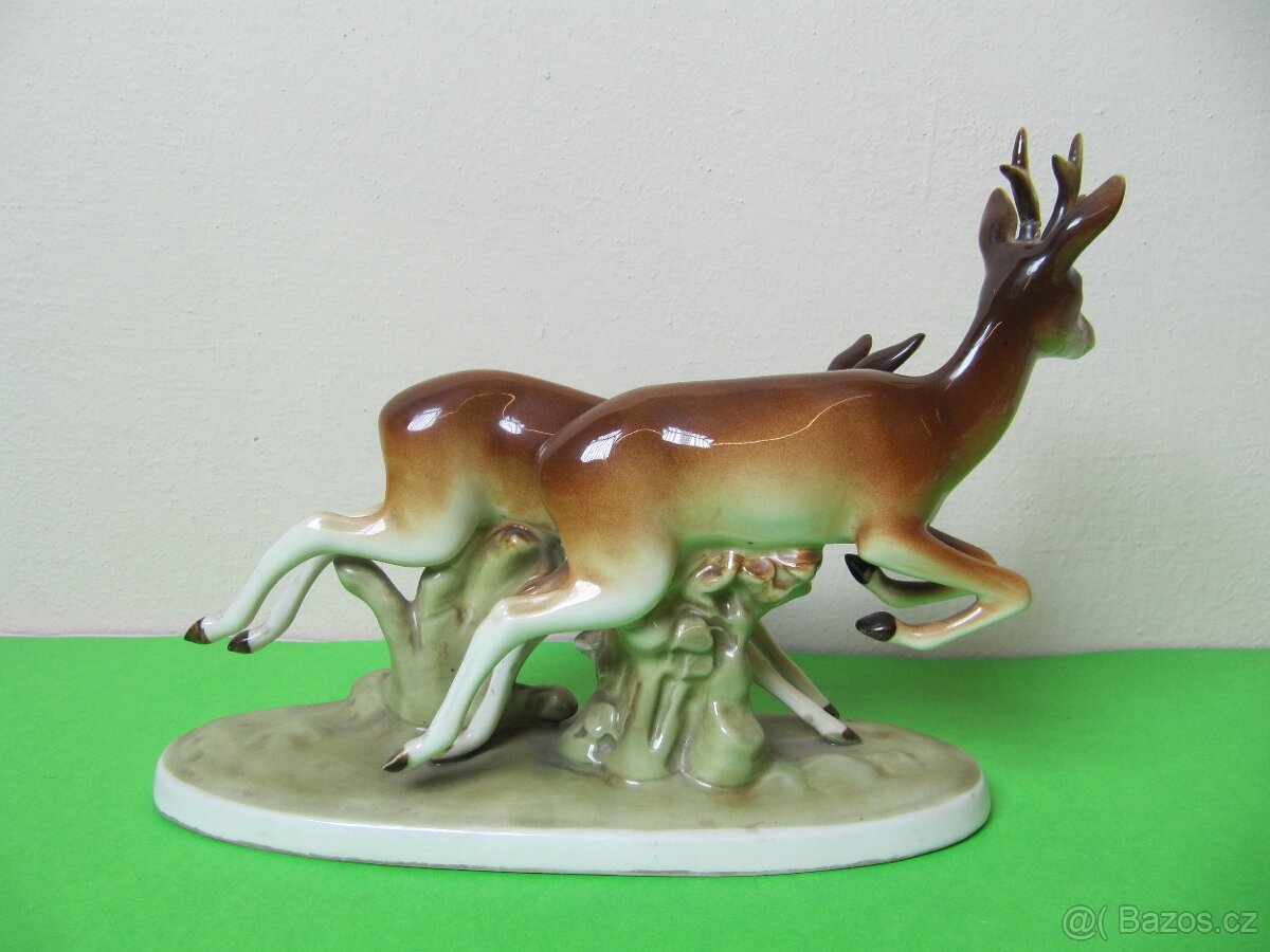 sousoší Běžící srnky - 2