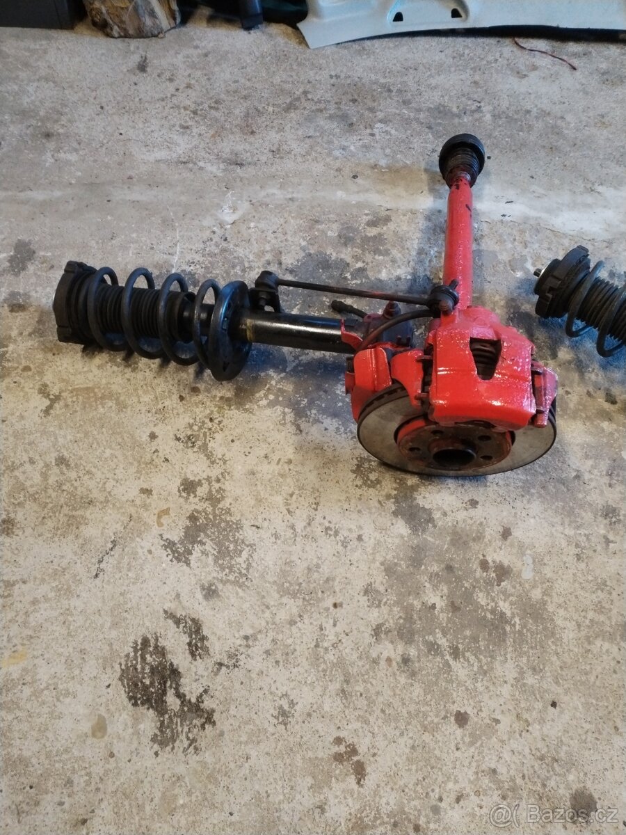 Rozebrané díly z přední nápravy Fabia 1 - 2