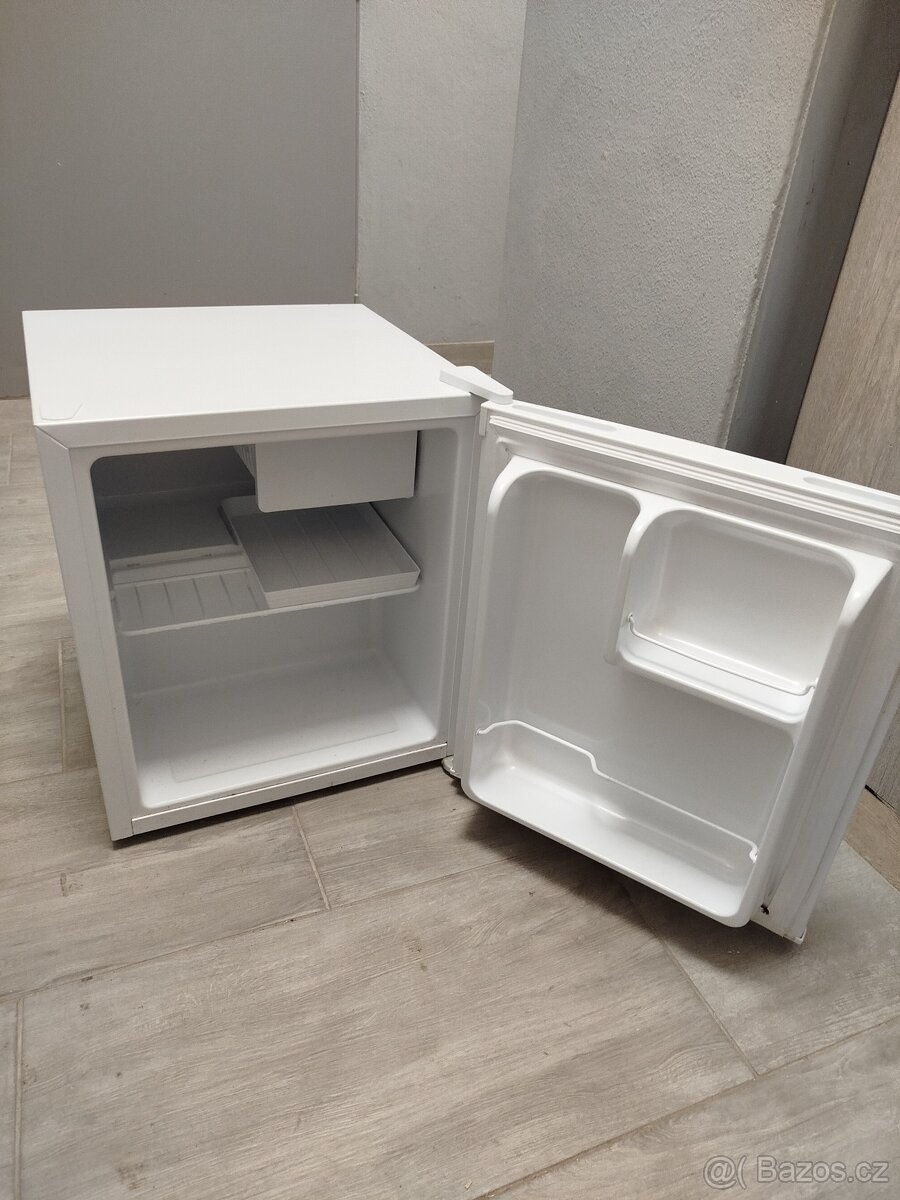 Malá lednice Hisence - 2