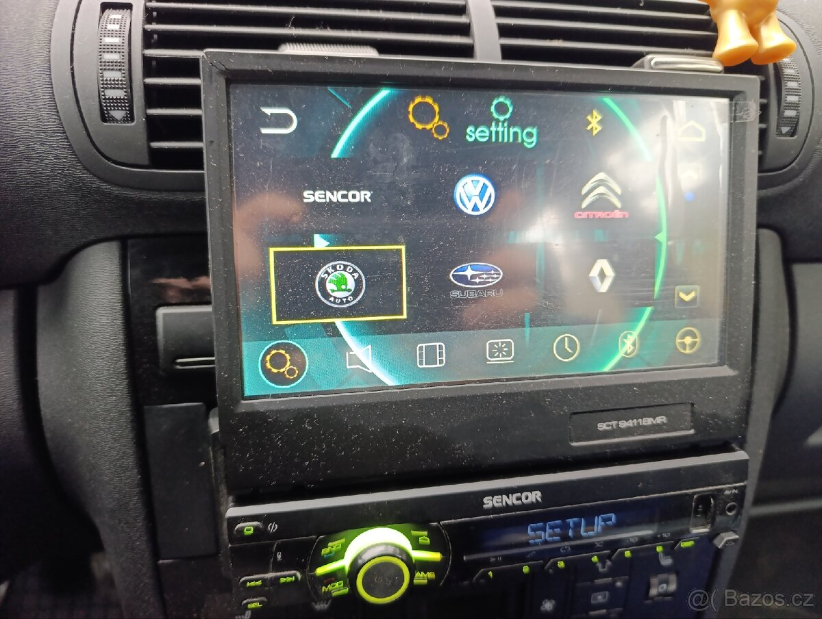 1din výsuvný displej - 2