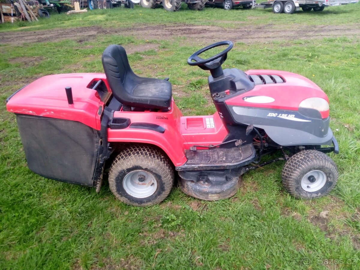 Zahradni trakturek HONDA - 2