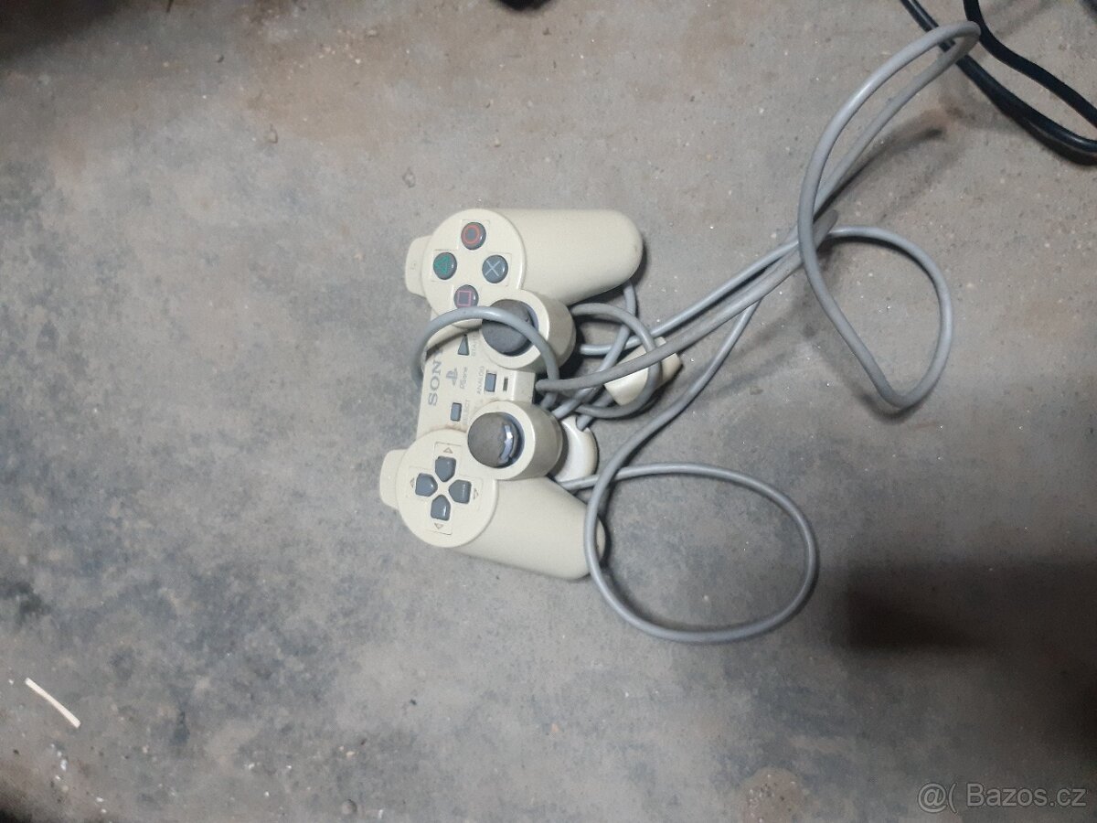 Prodám herní ovladače Xbox360 , Ps2 - 2
