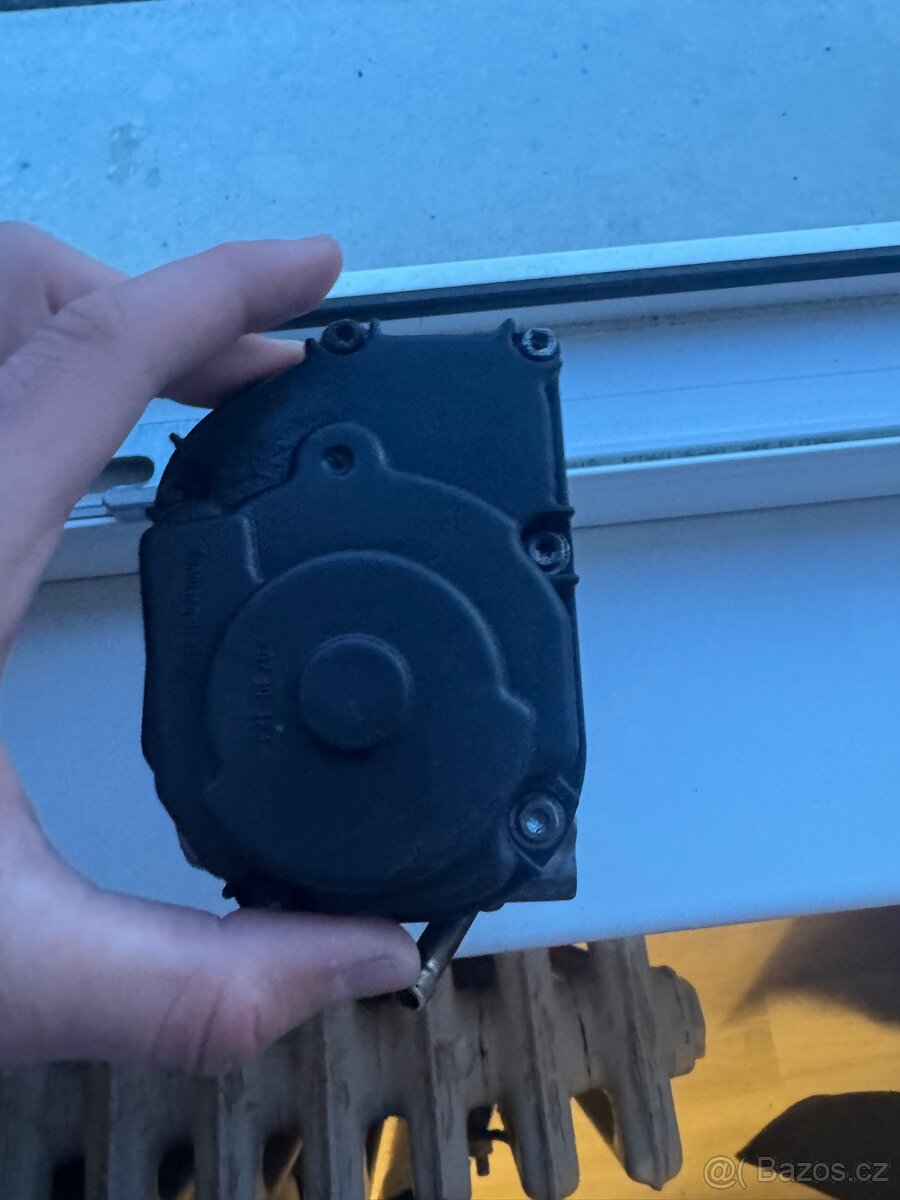 Škrtící klapka na Octavii 1 - 2