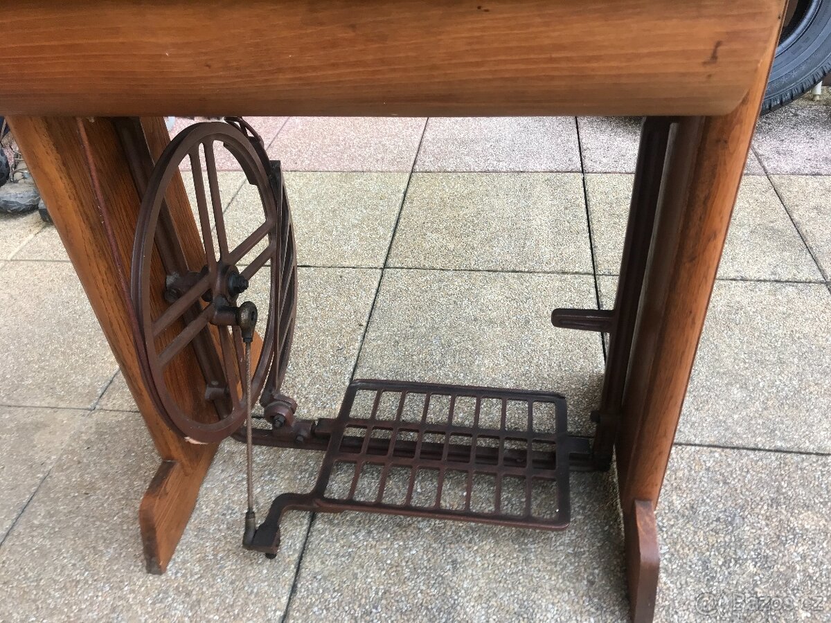 Šicí ponorný stroj MINERVA - 2