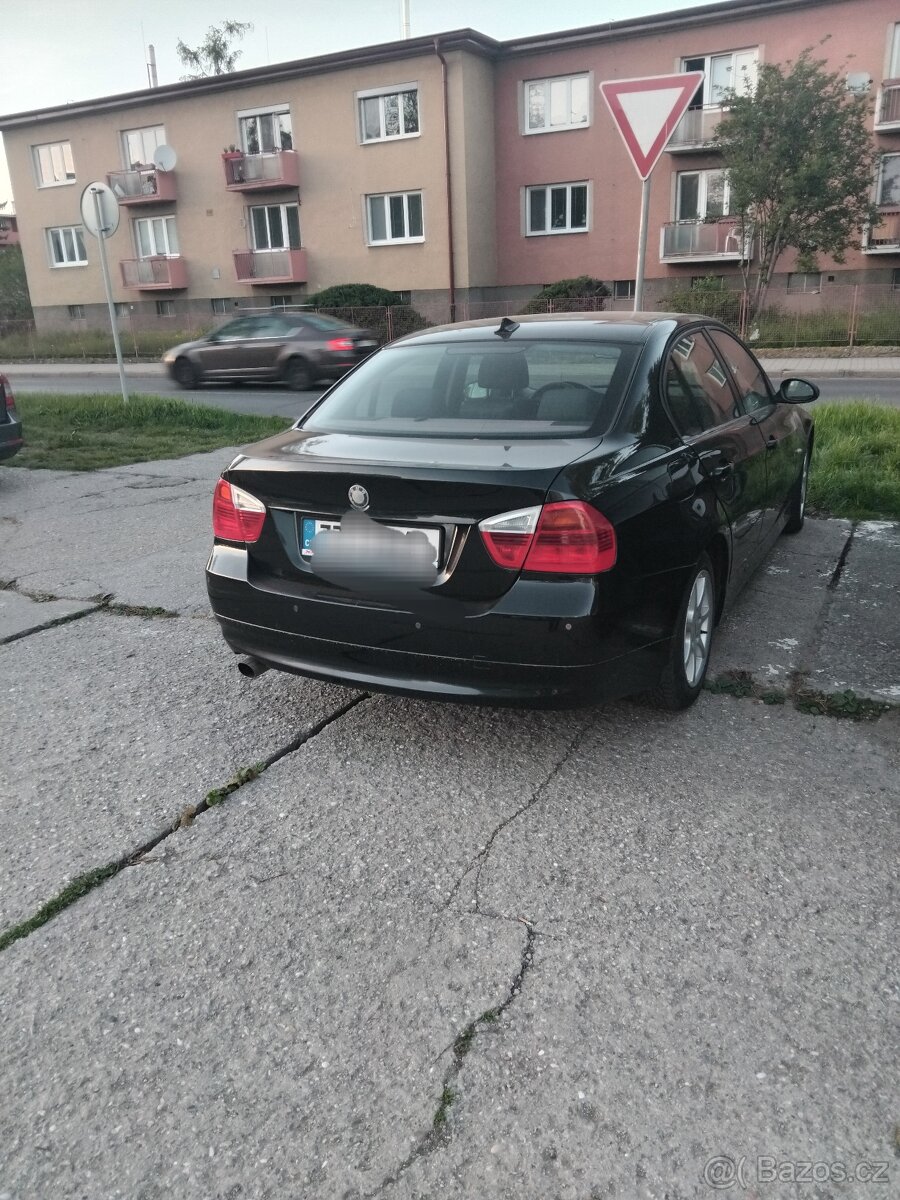 BMW E90 320I - 2