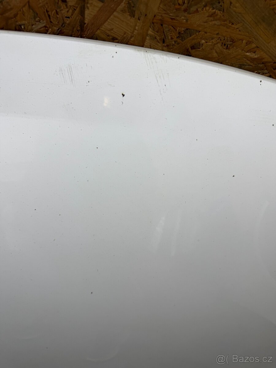 Kapota Vw Golf 6 5-dverak bila - 2
