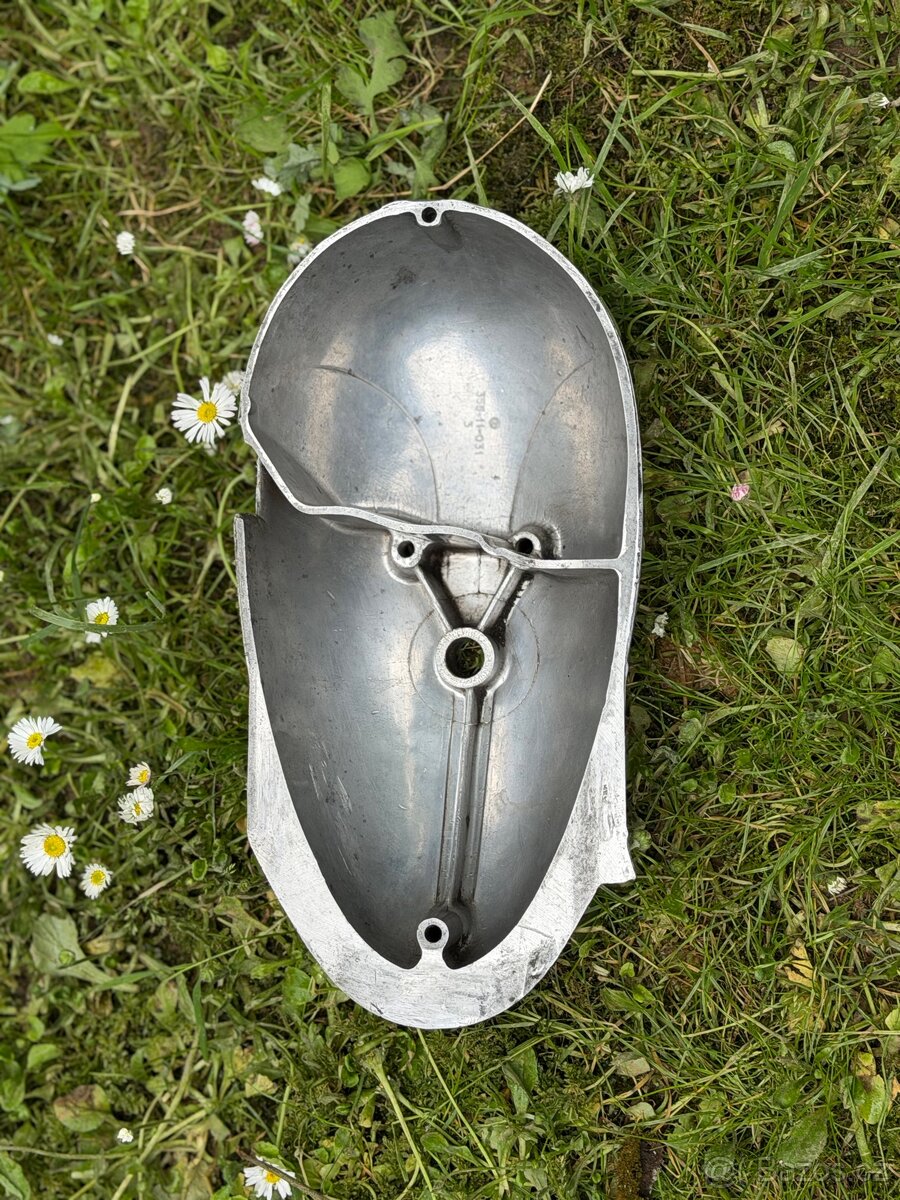 Víko motoru - 2