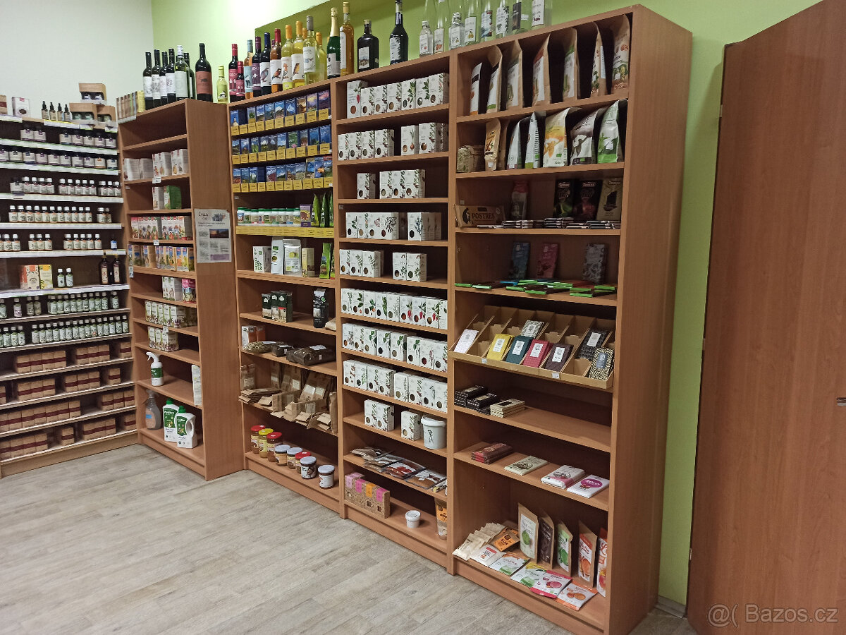 Regály - vybavení obchodu. - 2